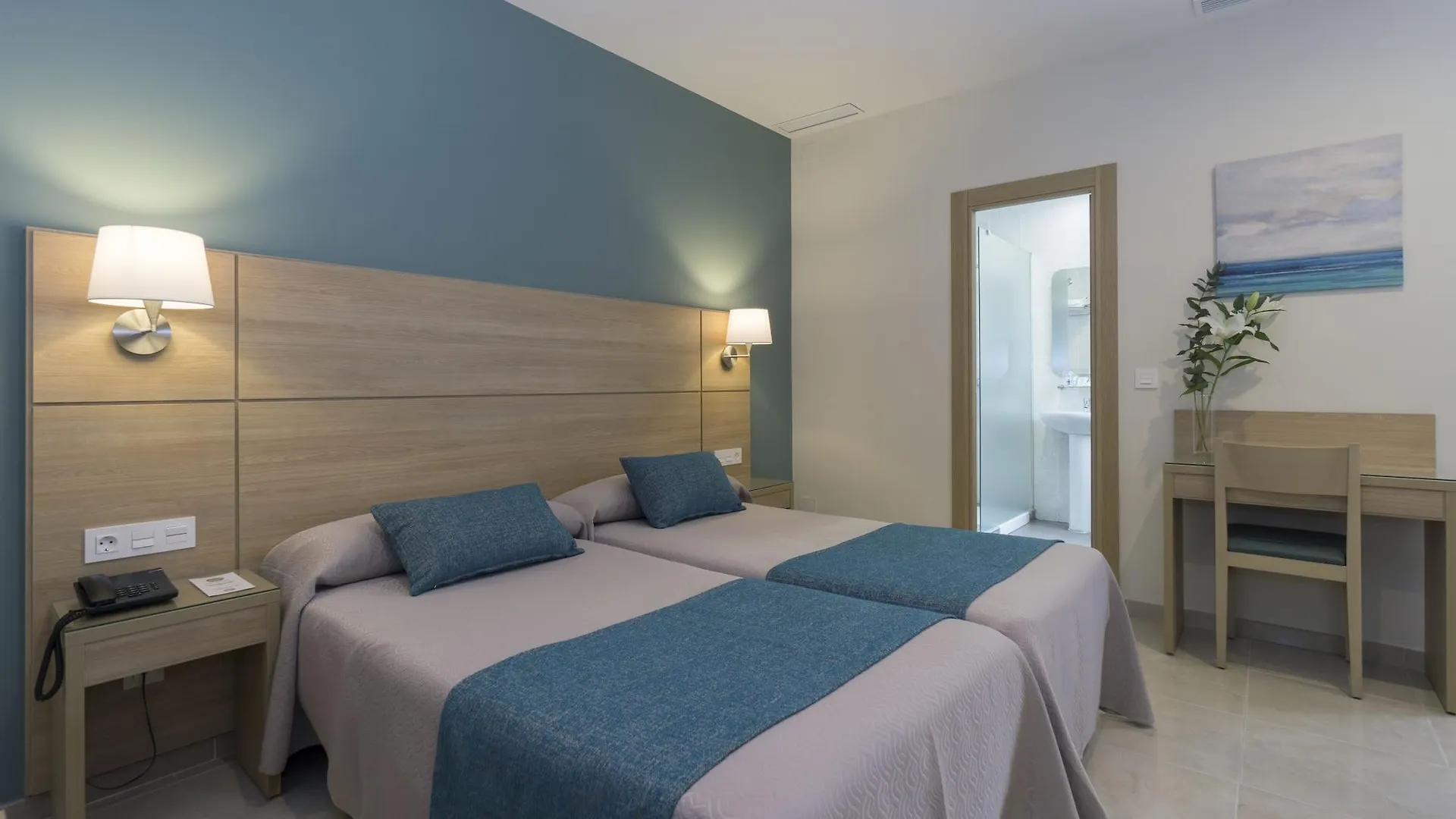 Hotel Sur Малага