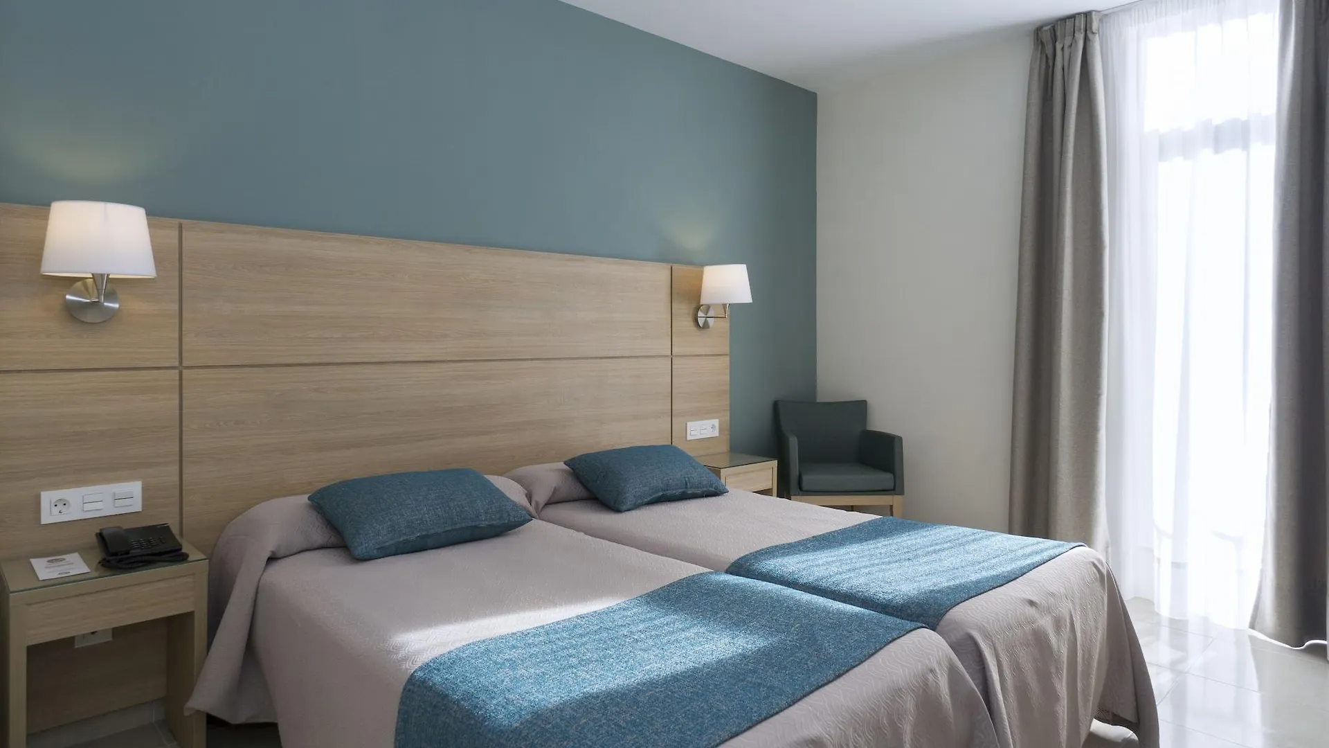 Hotel Sur Малага