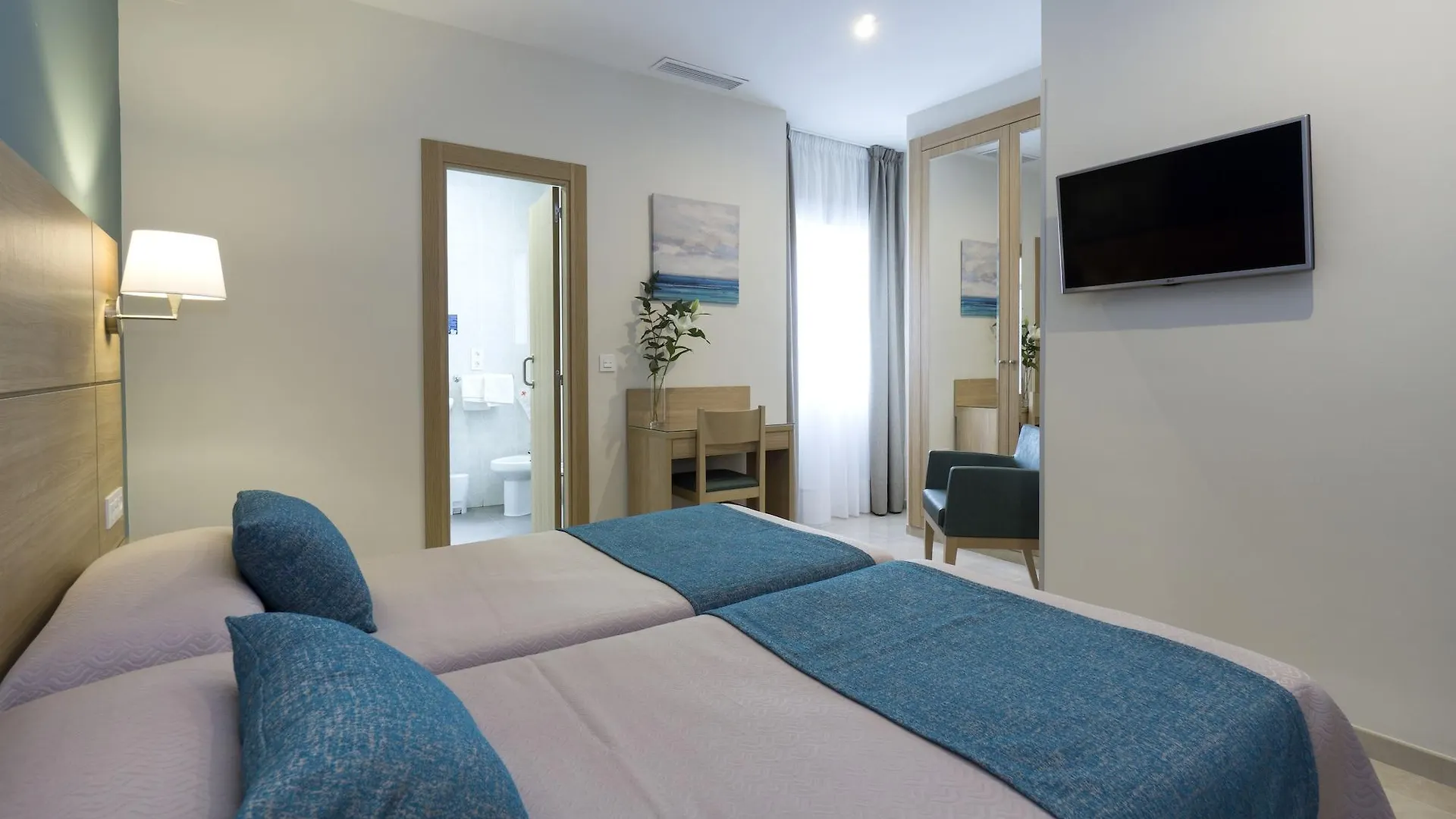 **  Hotel Sur Малага Испания