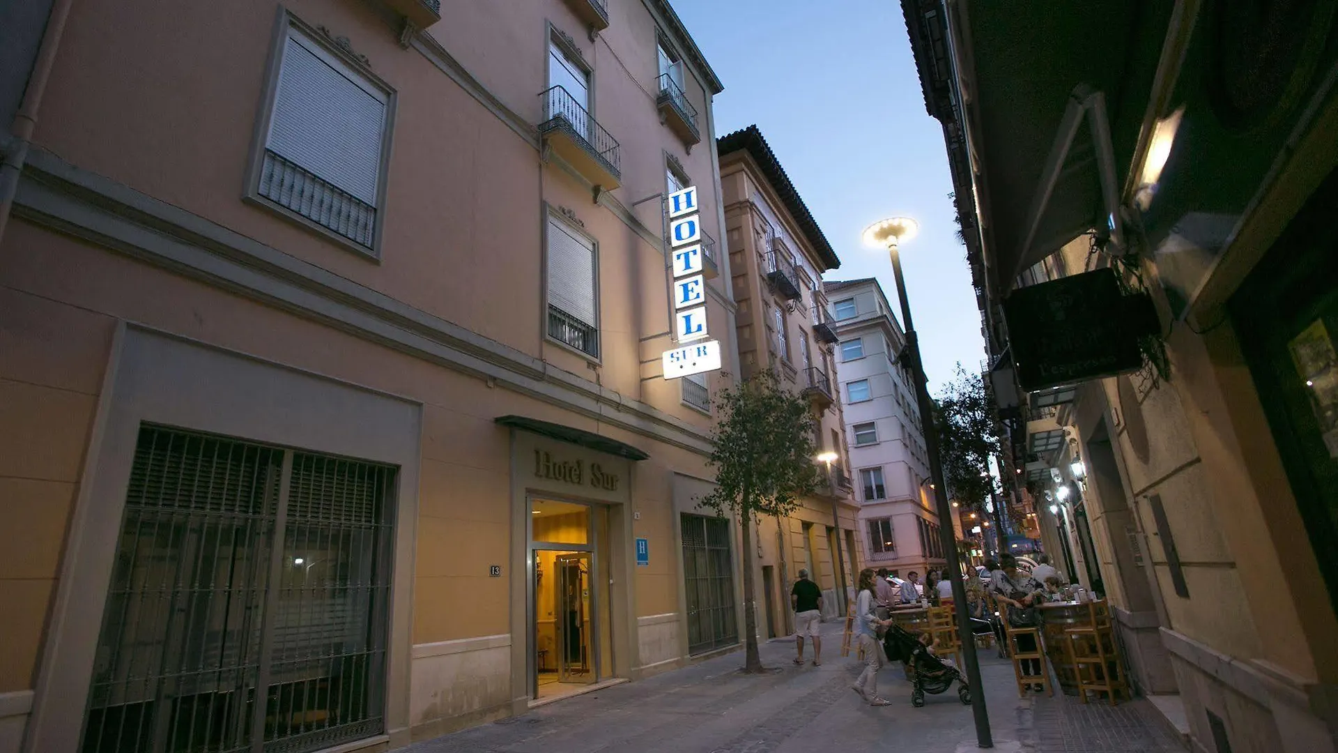 Hotel Sur Малага