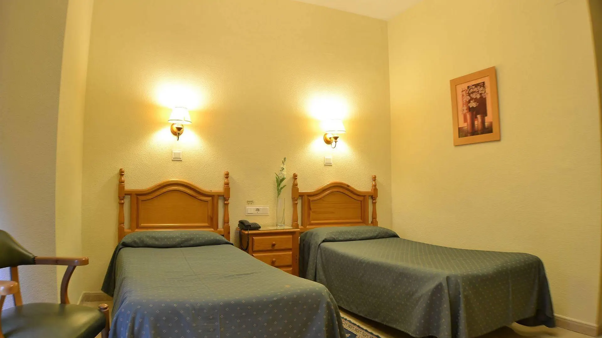 Hotel Sur Малага